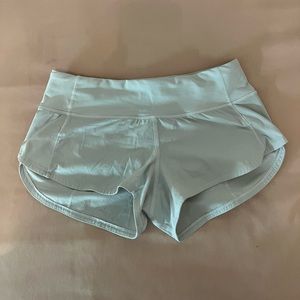 white low rise lululemon speedups, size 2, 2.5 inseam